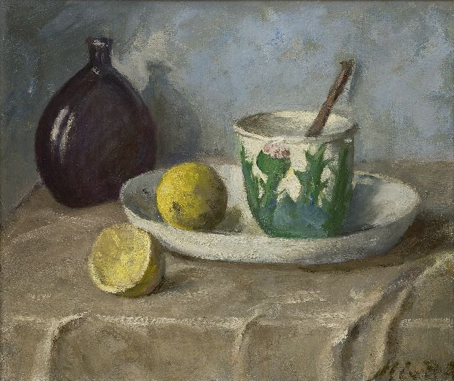 Marie van Regteren Altena | Stilleven met schaal, distelbeker en citroenen, olieverf op doek, 34,0 x 40,3 cm, gesigneerd r.o.