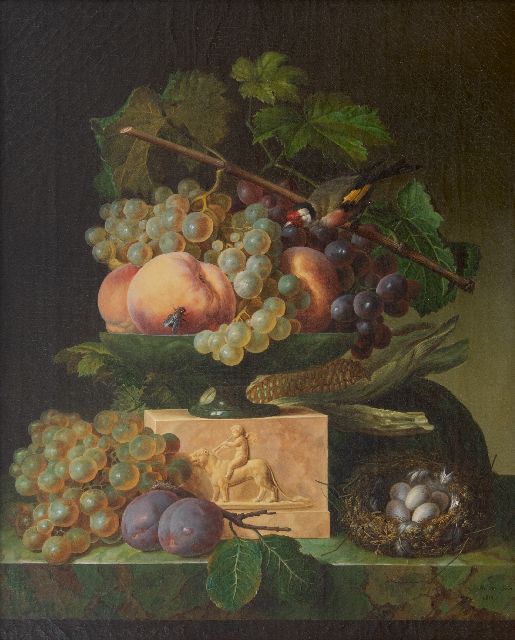 Olympe Mouette Génin | Stilleven met druiven, een vogelnestje en een puttertje, olieverf op doek, 49,2 x 39,8 cm, gesigneerd r.o. en gedateerd 1819