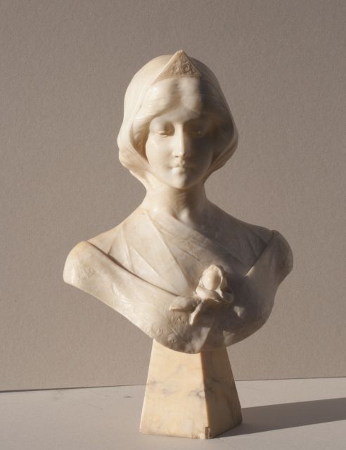 Biagini U.  | Buste van een jonge vrouw, albast 60,0 x 40,0 cm, gesigneerd op achterzijde