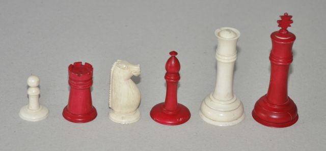 Schaakset, opbergdoos | Schaakset in 'Staunton' stijl met opbergdoos, Engeland, been, 8,5 x 3,0 cm, te dateren 19e eeuw