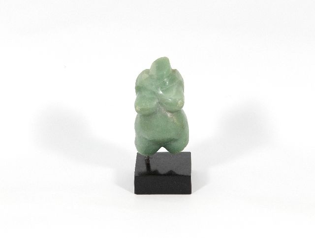 Overbeek H. van | Vrouwentorso, jade 14,0 cm