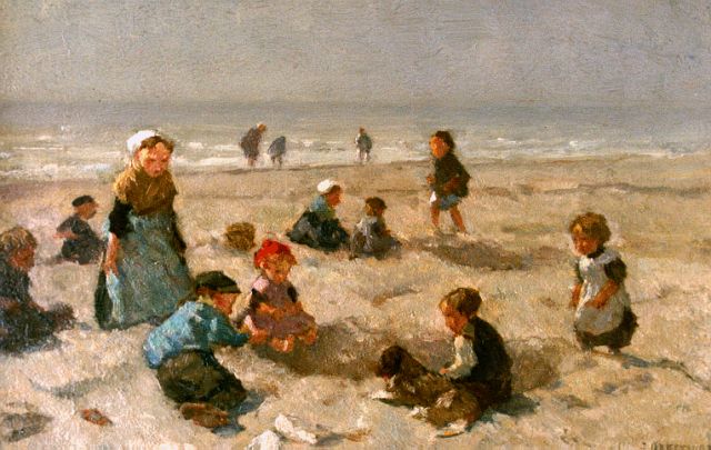 Johannes Evert Akkeringa | Spelende kinderen op het strand, olieverf op paneel, 18,0 x 26,8 cm, gesigneerd r.o.