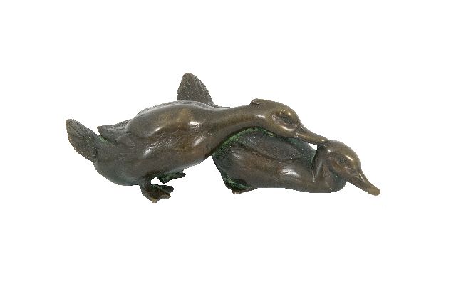 Heynen-Dumont K.  | Twee eenden, brons 4,0 x 13,5 cm, gesigneerd op buik voorste eend