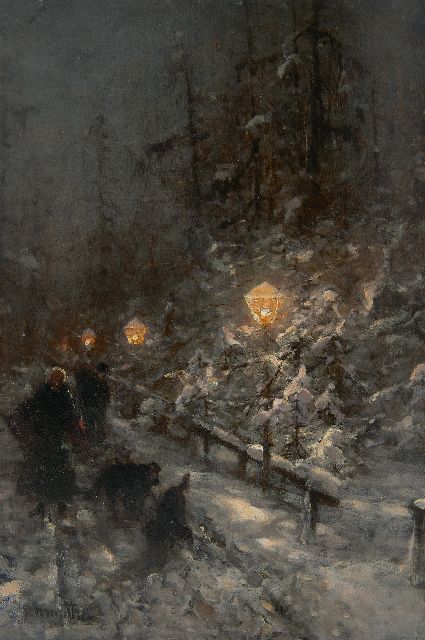 Ludwig Munthe | Besneeuwde weg met figuren bij lamplicht, olieverf op paneel, 40,9 x 27,7 cm, gesigneerd l.o.