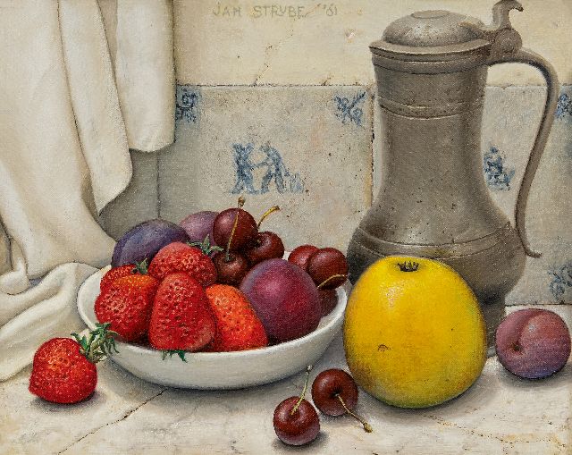 Jan Strube | Stilleven met tinnen kan en fruit, olieverf op doek, 24,2 x 30,4 cm, gesigneerd m.b. en gedateerd '61