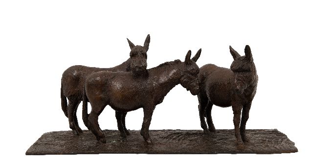 Loek Bos | Drie ezeltjes, brons, 17,0 x 42,0 cm, gesigneerd op de onderkant en gedateerd 2012