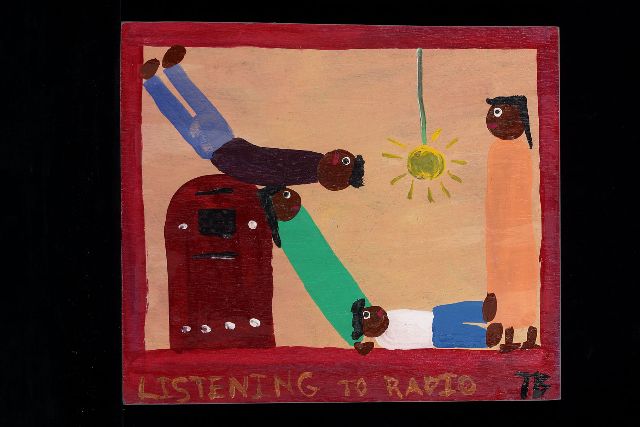 Brown T.  | Listening to radio, acryl op paneel 35,0 x 40,0 cm, gesigneerd r.o. met initialen