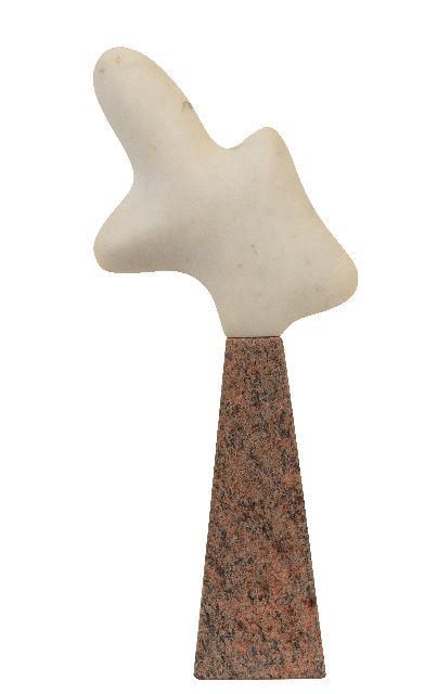 Onbekend | Organische vorm, albast, 34,5 x 15,5 cm, gedateerd 2001 op de rand sokkel