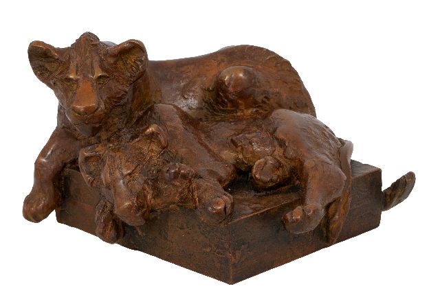 Hetty Heyster | Twee rustende welpen, brons, 11,5 cm, gesigneerd met mon