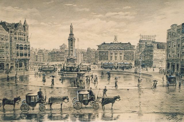 Tinus de Jongh | Gezicht op de Dam in Amsterdam met de Oude Waag, zwart krijt en gouache op papier, 42,0 x 63,0 cm, gesigneerd r.o. en gedateerd 1912