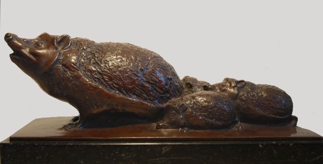 Piltz O.  | Een egel-familie, brons 9,3 x 27,0 cm