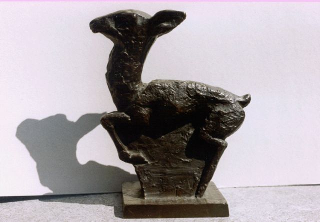 Rädecker J.A.  | Hertje, brons 19,0 cm, gesigneerd met mon. op basis