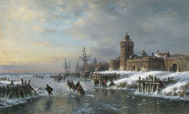 Lodewijk Johannes Kleijn | Schaatsers op een bevroren havenmonding bij een stadswal, olieverf op paneel, 40,4 x 66,3 cm, gesigneerd l.o.