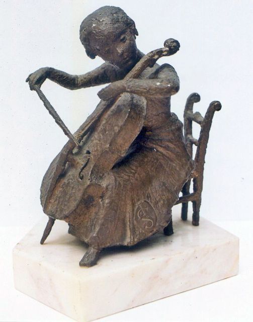 Starreveld P.  | Celliste, brons 21,0 cm, gesigneerd met monogram