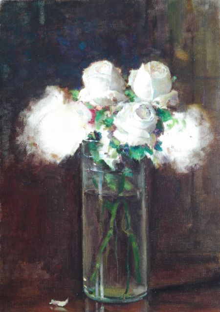 Muenier J.A.  | Witte rozen in glazen vaas, olieverf op doek 46,2 x 33,2 cm, gesigneerd l.o.
